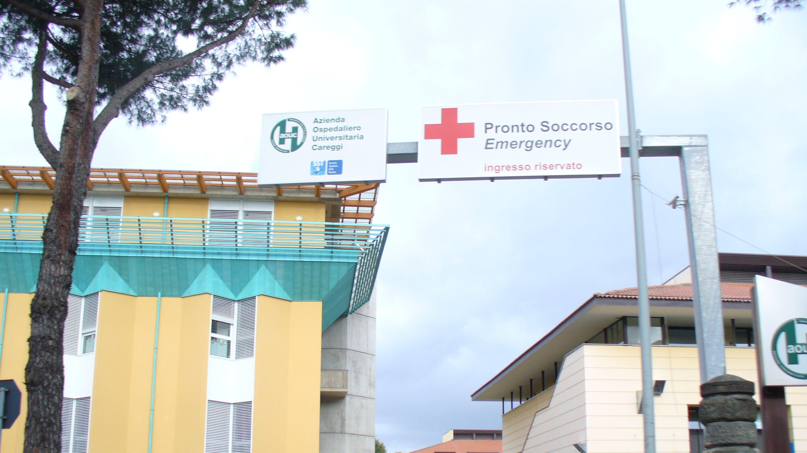 Firenze, tenta di stuprare una 20enne: è caccia al nordafricano
