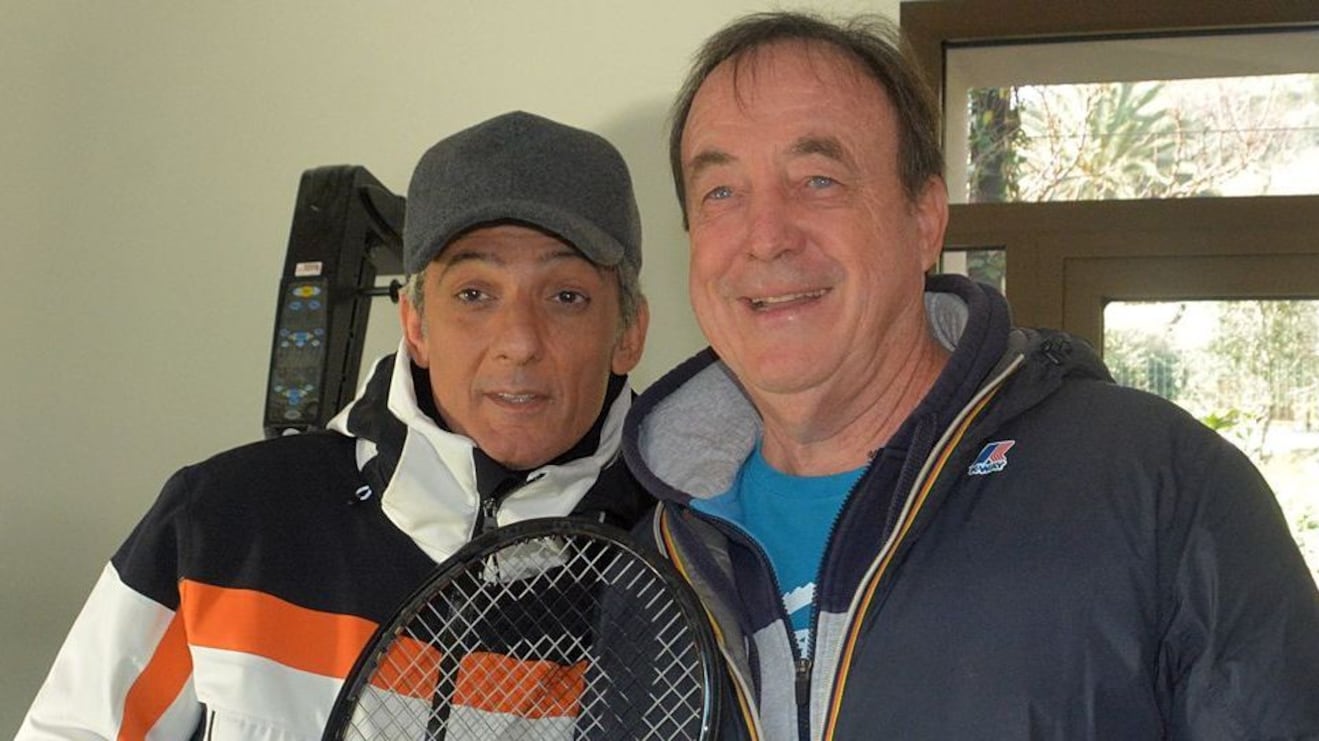 Posa il microfono e afferra la racchetta: è Fiorello show a Bordighera