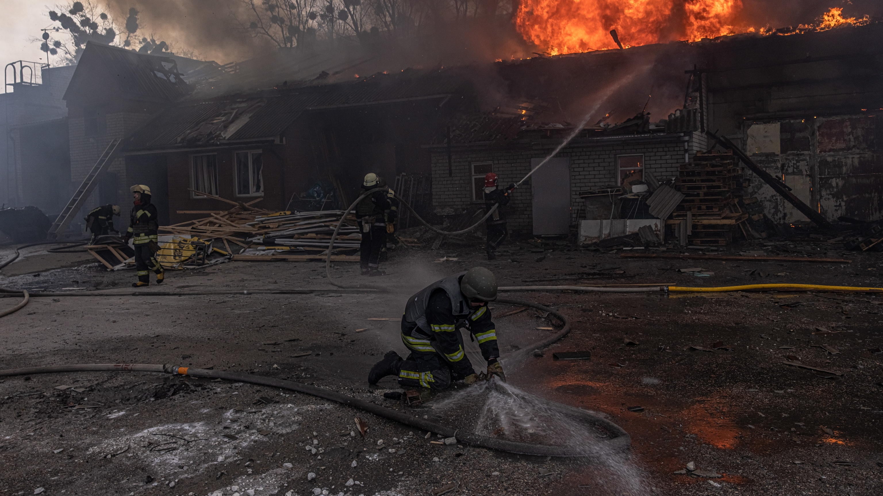 Razzi e esplosioni: Kharkiv in macerie. In un solo giorno cadute 200 bombe