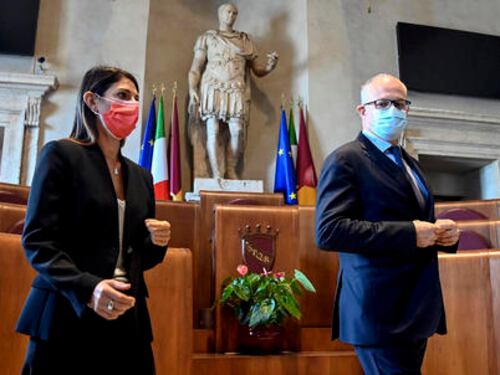 Ventisei milioni di debiti non giustificati. Gualtieri denuncia la Raggi