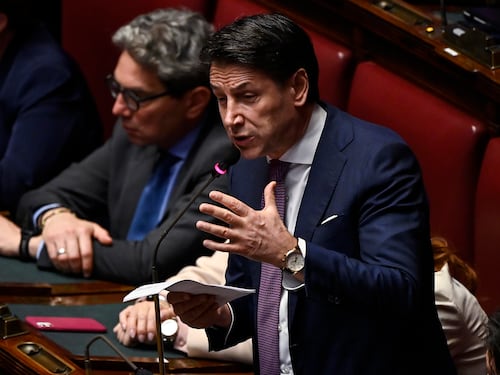 Il silenzio imbarazzante dei grillini sulla vignetta del Fatto
