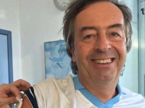 "Roma? No, meglio il Covid 19". Ora scoppia la bufera su Burioni. Poi le scuse