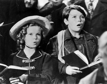 Addio ai Riccioli d'oro. Morta Shirley Temple  Nata il 23 aprile 1928 a Santa Monica, intraprese la carriera cinematografica all’età di sei anni, arrivando a girare quaranta film prima dei dodici 4