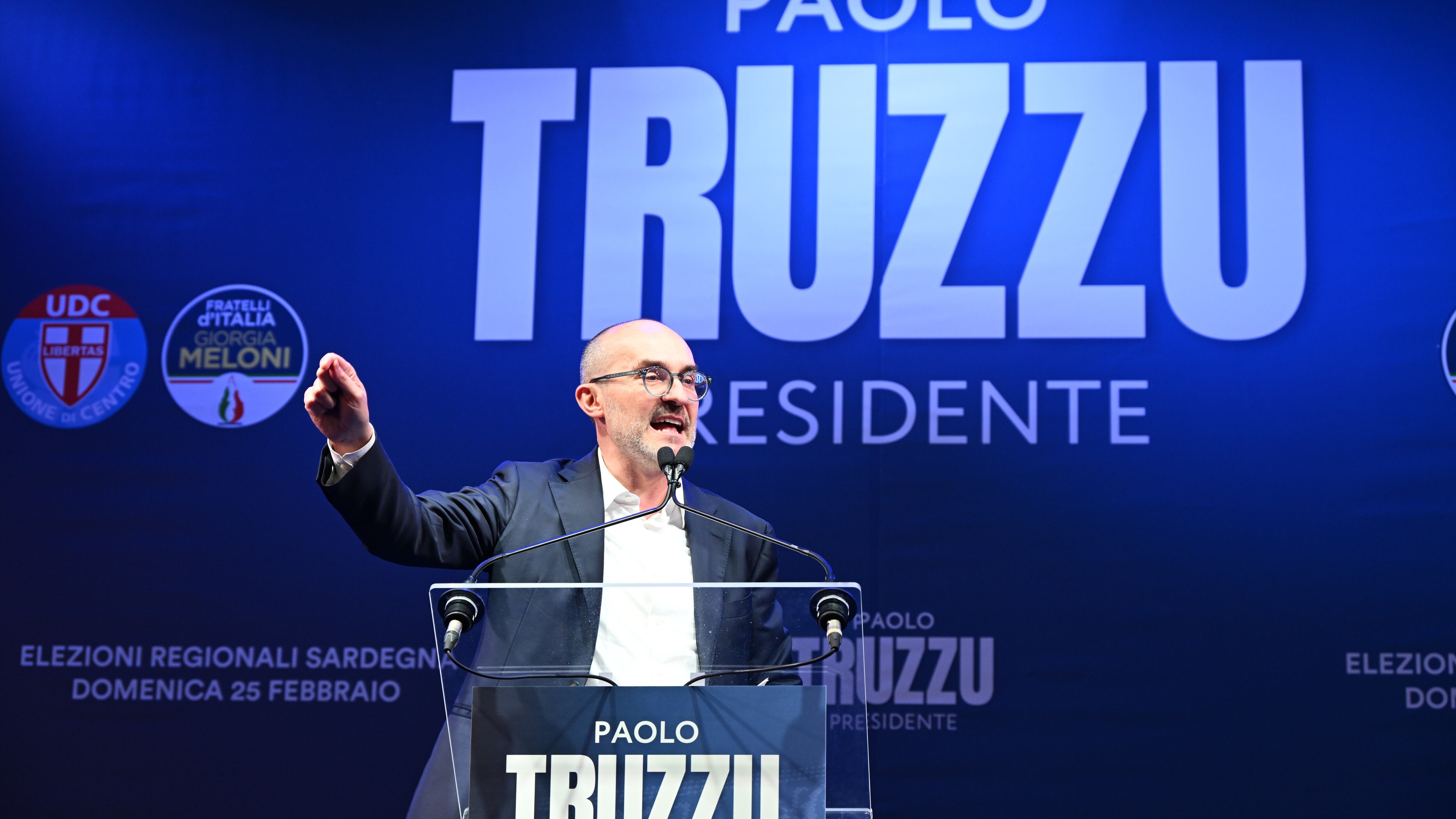 Funziona il centrodestra ma il candidato è bocciato. Truzzu riconosce il ko: "Responsabilità solo mia"