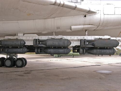 Mosca punta a 120.000 bombe plananti: l’allarme degli 007 ucraini