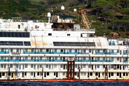 La Concordia torna a galleggiare 2