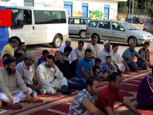 Quella moschea abusiva nascosta in un'officina