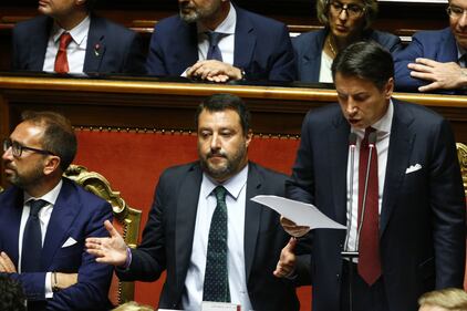 Crisi di governo, la gestualità di Matteo Salvini 4
