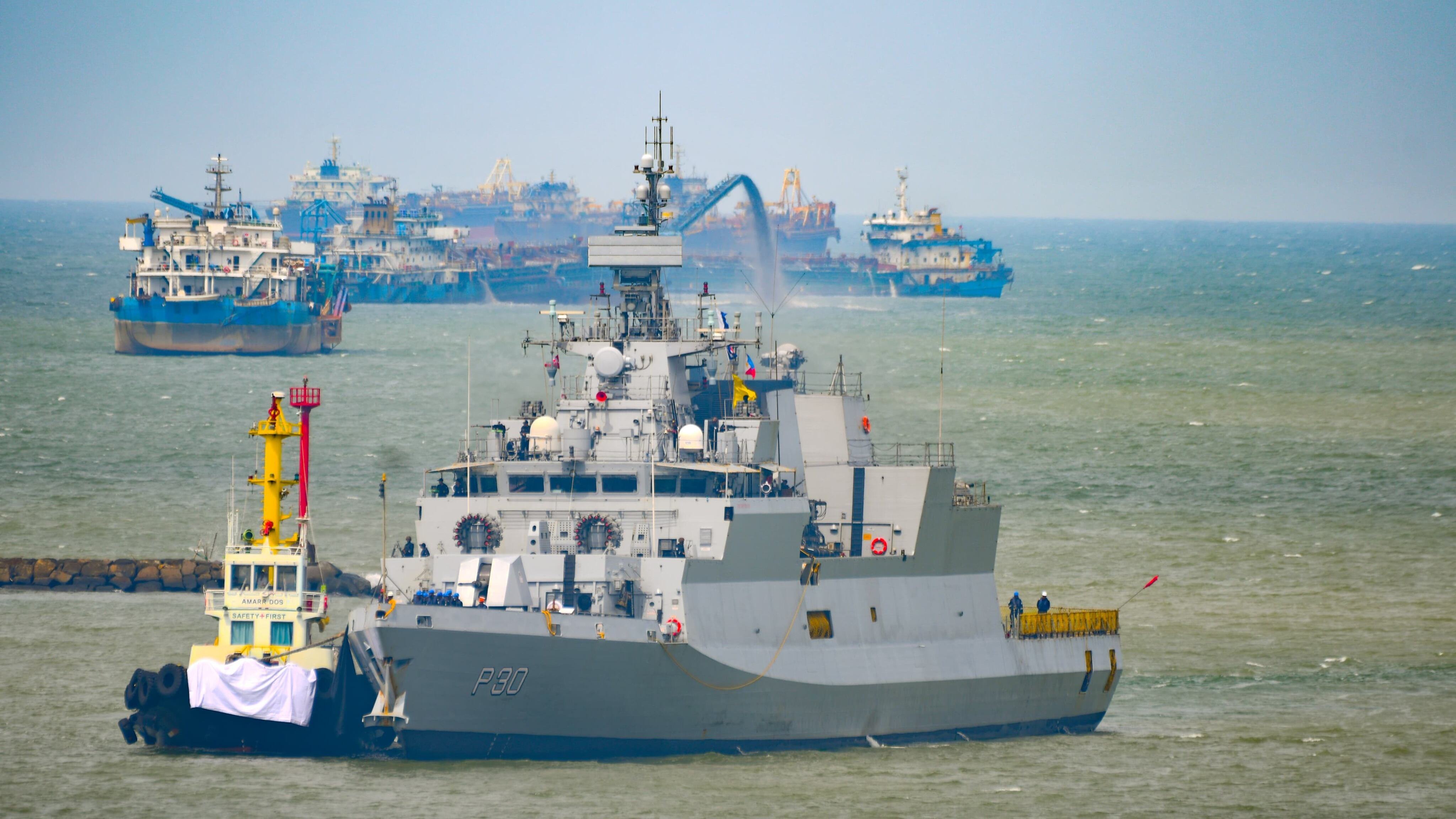Navi da guerra in acque cinesi: l'operazione che allarma Pechino