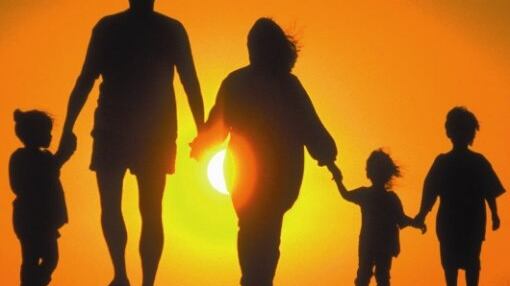 Pannolino, culla, biberon: arriva il papà-mamma