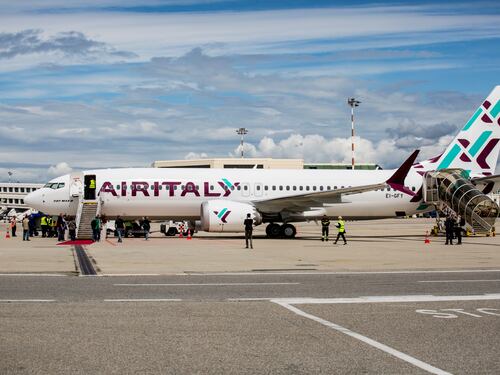 Air Italy vola nel futuro, a Malpensa atterrato il nuovo Boeing 737 Max