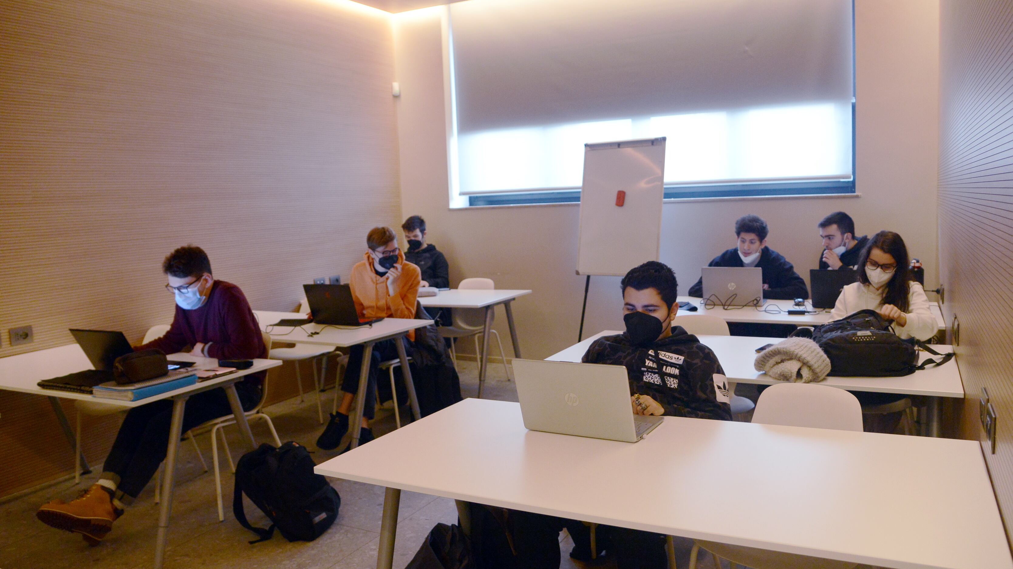 I prof No Vax tornano in classe. Stop a "bolle" e turni in mensa