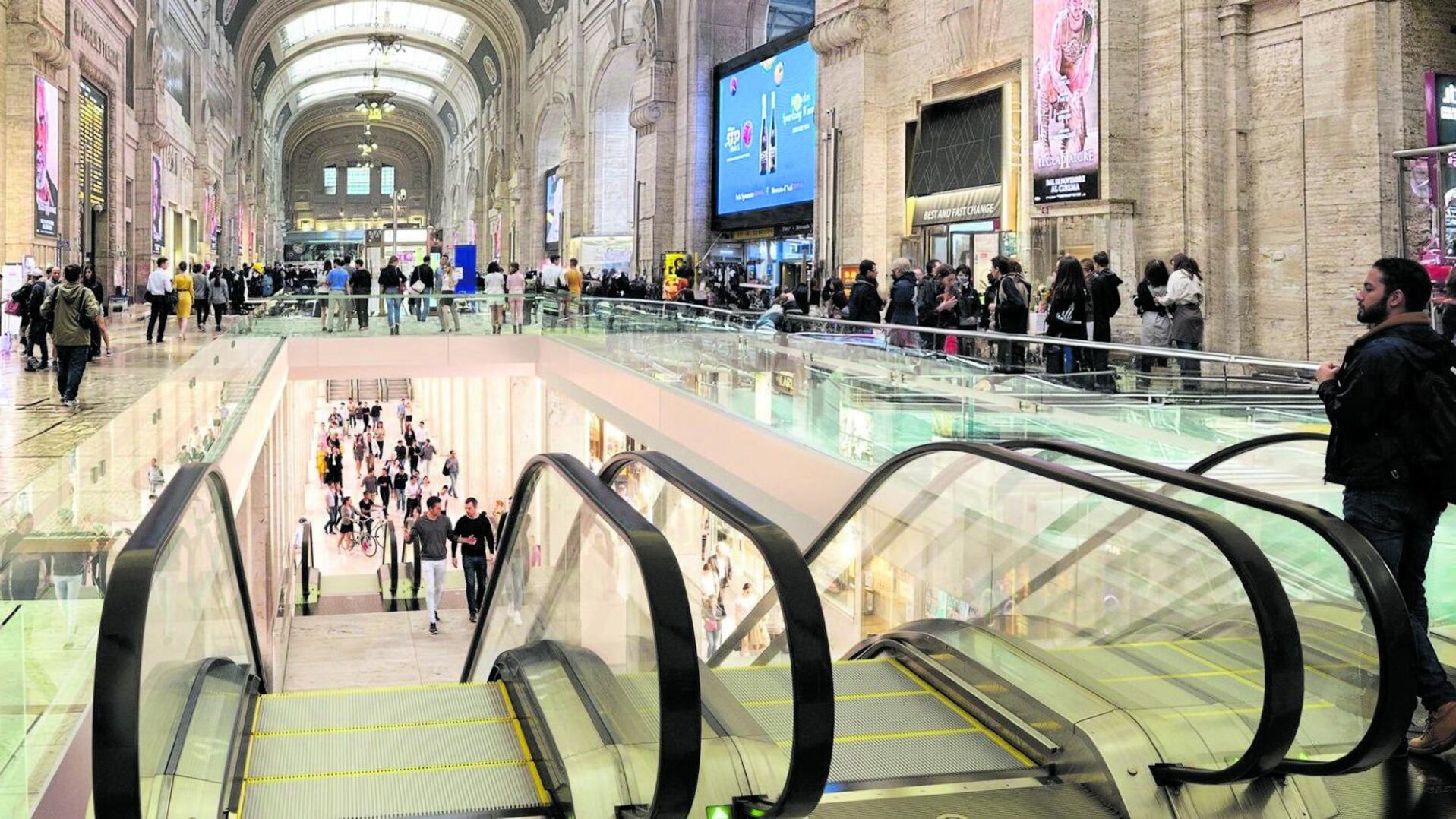 Via al nuovo restyling della Centrale. Scale mobili al posto dei "tappeti"