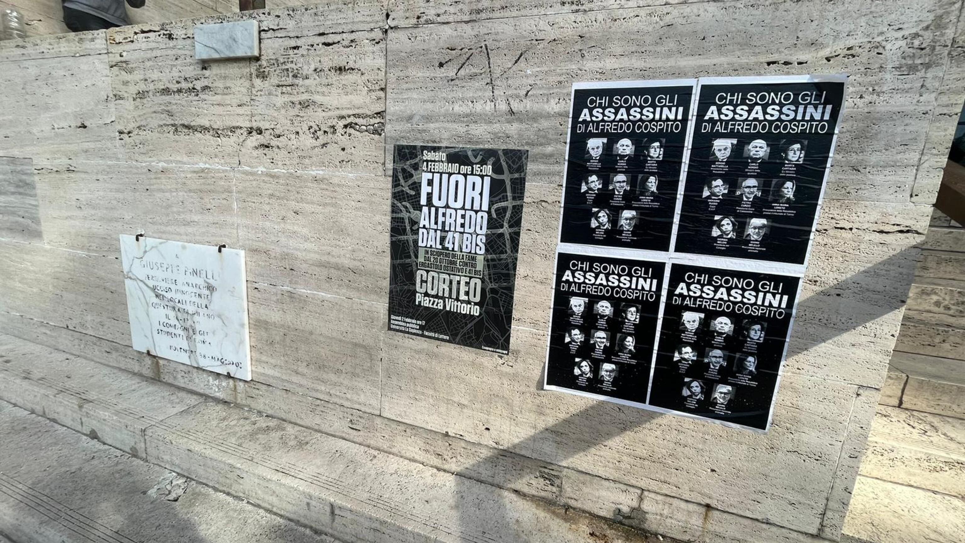 Questi manifesti fanno orrore: il macabro ritorno agli Anni di Piombo