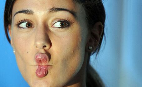 Belen Rodriguez: vacanza da single e il costume è hot 13