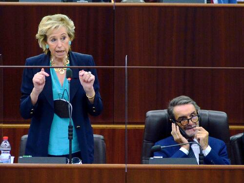 Lady Letizia toglie il disturbo. E manda nel pallone la sinistra