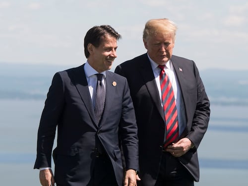 Trump elogia Conte: "Grande, essere duri sull'immigrazione paga"