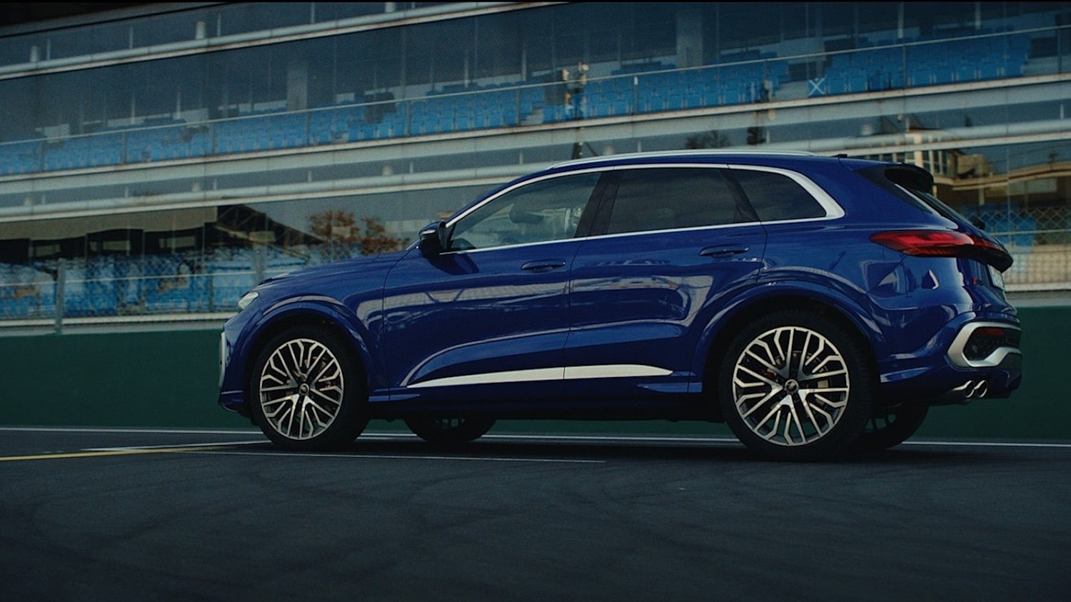 Audi SQ5, “The Other Monza”: il SUV sportivo mette alla prova la sua doppia anima