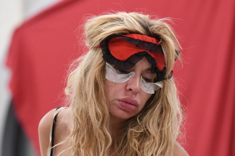 Grande Fratello Vip, Valeria Marini sempre più sexy 14