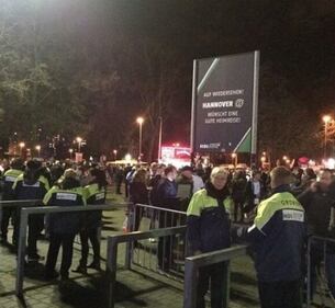 Hannover, polizia "bonifica" lo stadio 3