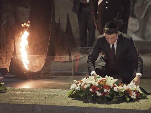 Renzi a Netanyahu: "Sì all'accordo nucleare, vigileremo sul suo rispetto"