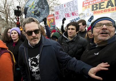 Joaquin Phoenix in piazza contro i cambiamenti climatici 7