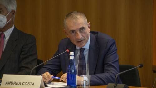 Dad solo per non vaccinati e stop a limiti per asintomatici: il piano di Costa