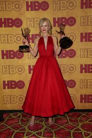 Nicole Kidman sexy in rosso agli Emmy Awards 2017 14