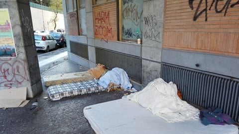 Como, stretta del Comune contro i clochard