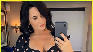 Demi Lovato è incinta, ma è una finzione per una serie tv