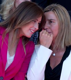 2 giugno, la Boschi in fuxia scherza con Casini 7