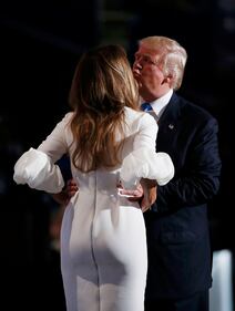Melania, l'aspirante first lady in abito bianco alla convention 9
