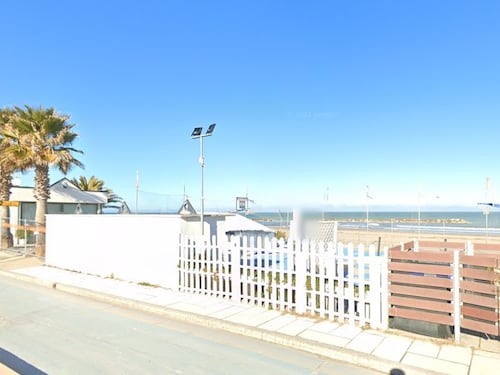 "Stuprata fuori da un locale da un nordafricano". L'orrore sulla 14enne in vacanza a Civitanova Marche