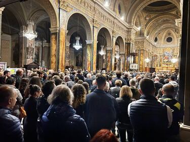 L'ultimo saluto a Matilde Lorenzi: le immagini più toccanti dei funerali 1