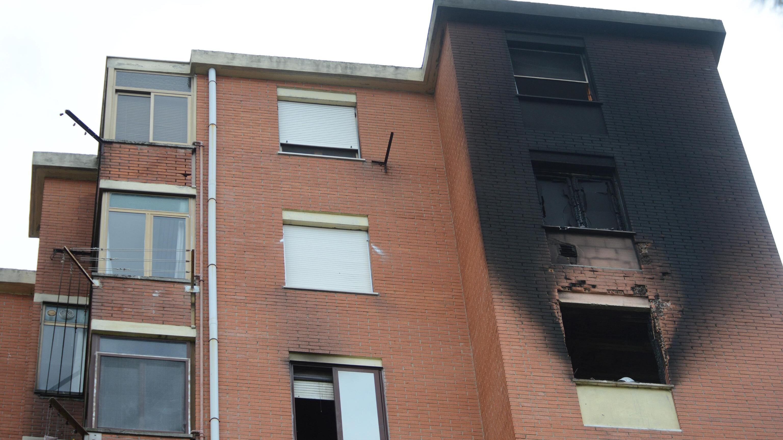 Incendio in casa a Livorno: muore bimbo di 9 anni, il papà in ospedale: grave