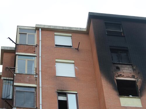 Incendio in casa a Livorno: muore bimbo di 9 anni, il papà in ospedale: grave
