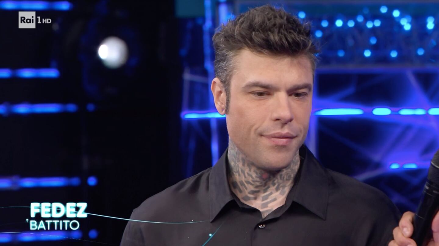"Non dico nulla. Siri, chiama Fabrizio". Se anche Belen "sfotte" Fedez