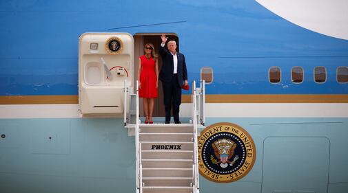 melania Trump in abito rosso in Florida 11