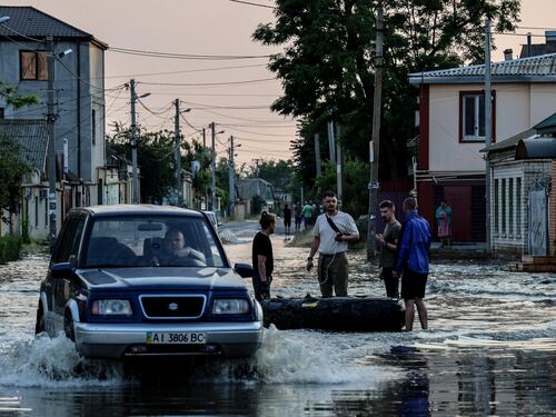Diga esplosa in Ucraina, le immagini delle città sommerse