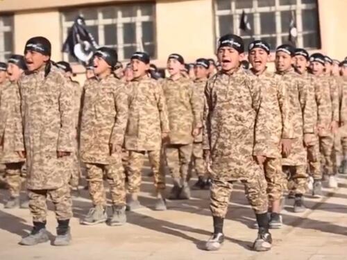 Isis rapisce 500 bimbi: vuole farli esplodere come bombe umane