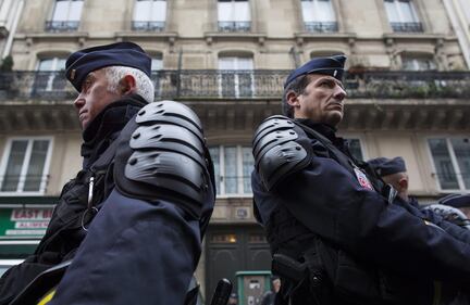 Parigi, proteste davanti al Centro Informazioni sul Kurdistan 4