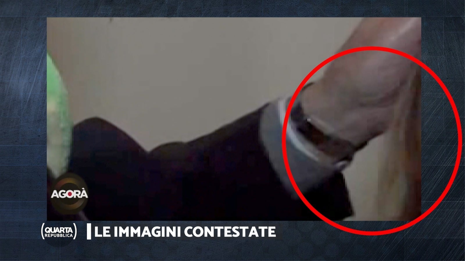 Ecco il fotogramma che smaschera Prodi. Ha afferrato i capelli della cronista Mediaset