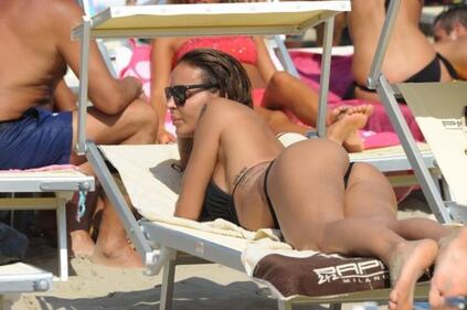 Nina Moric sexy su Facebook 28
