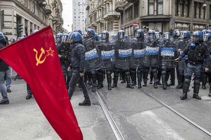 Torino, scontri tra antagonisti e polizia 6