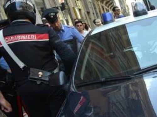 Due rom speronano auto dei Carabinieri a Milano: in manette