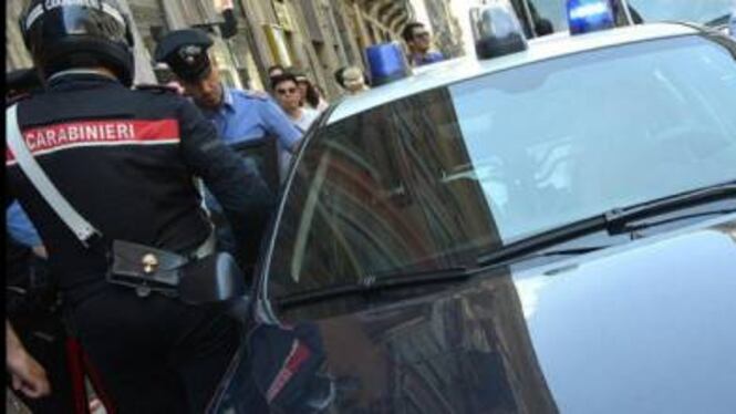 Due rom speronano auto dei Carabinieri a Milano: in manette