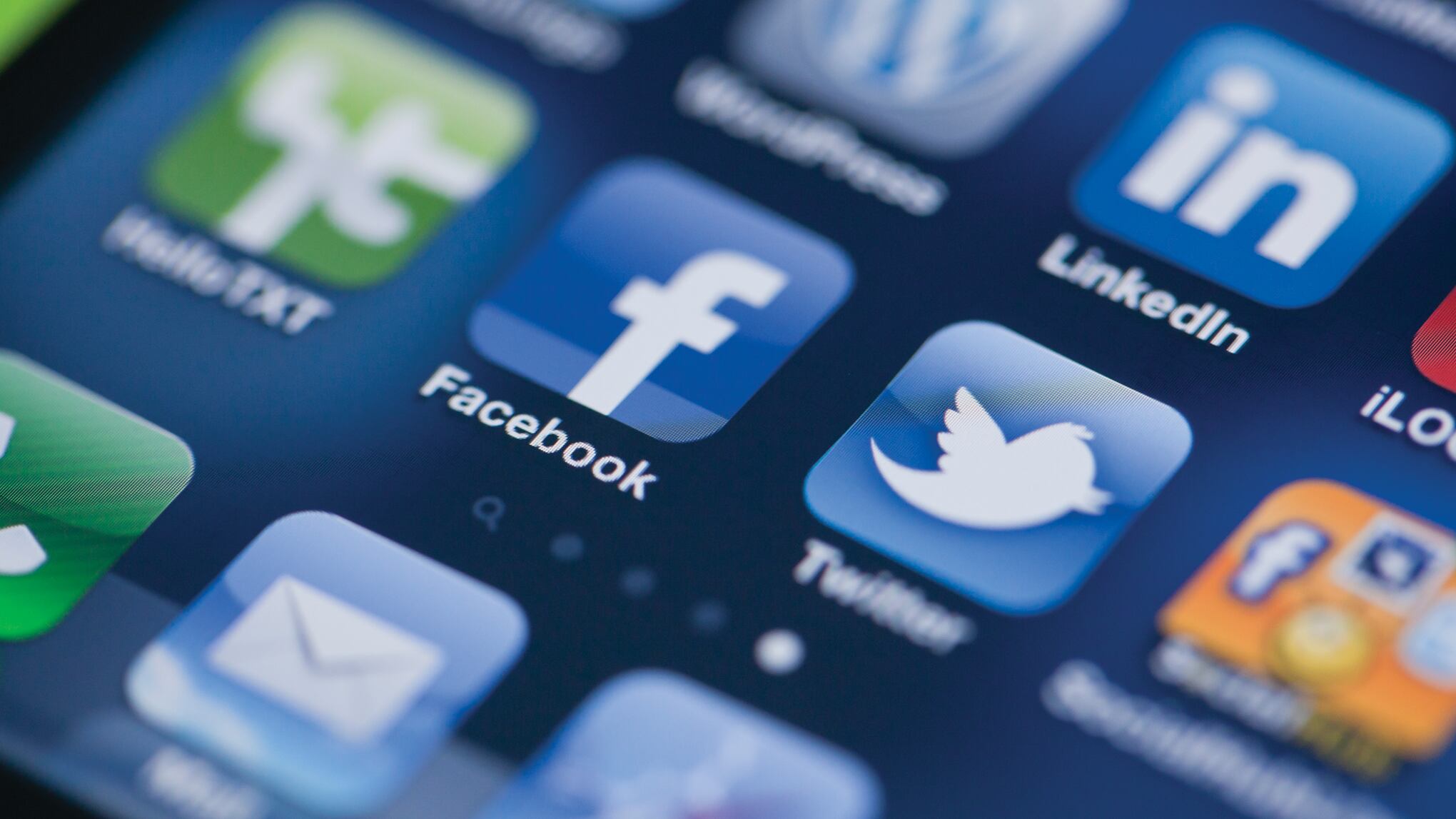 Facebook cambia algoritmo: prima amici (veri) e famiglia