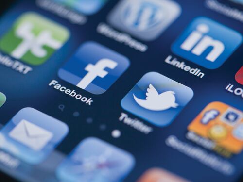 Facebook vuole rendere Moments obbligatoria