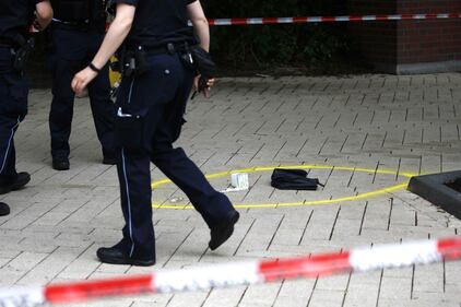 Amburgo, uomo accoltella i clienti di un supermercato 6