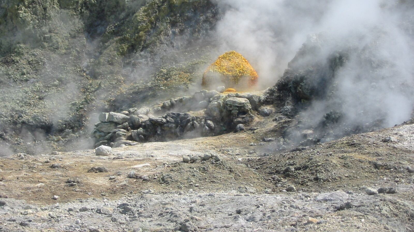 Morti nella Solfatara di Pozzuoli: "La voragine non era segnalata"